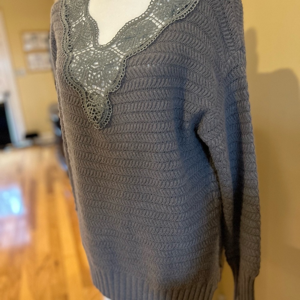 NWT Women’s Hand Woven Gray Sweater with Lace V-Neck - Picture 13 of 14